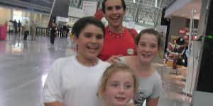 Jona, his brother, and their cousins posing together at an airport.