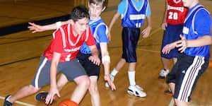 Jona dribbles the ball during a basketball game.